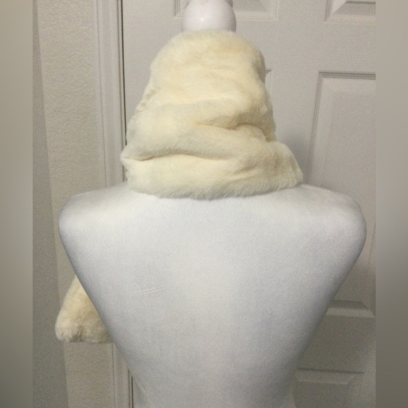 Apparis Bambi Pull Through Faux Fur Scarf - Picture 11 of 16